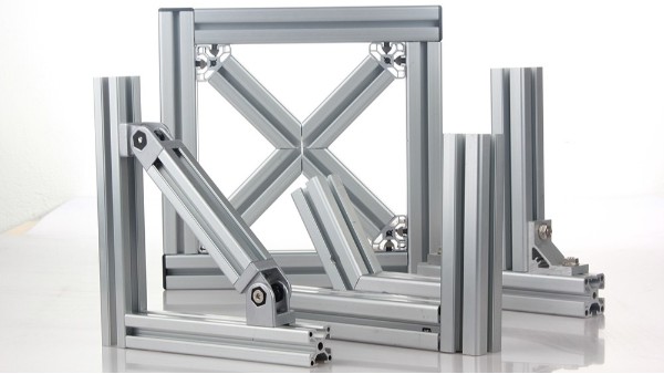 工业铝型材的"变形记"：从笨重到轻量化的技术革命