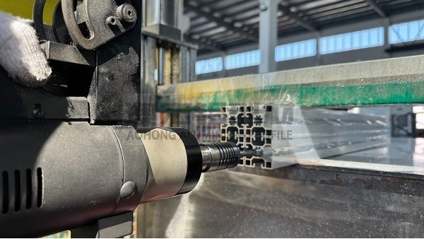 4545欧标铝型材中心适合攻丝吗？